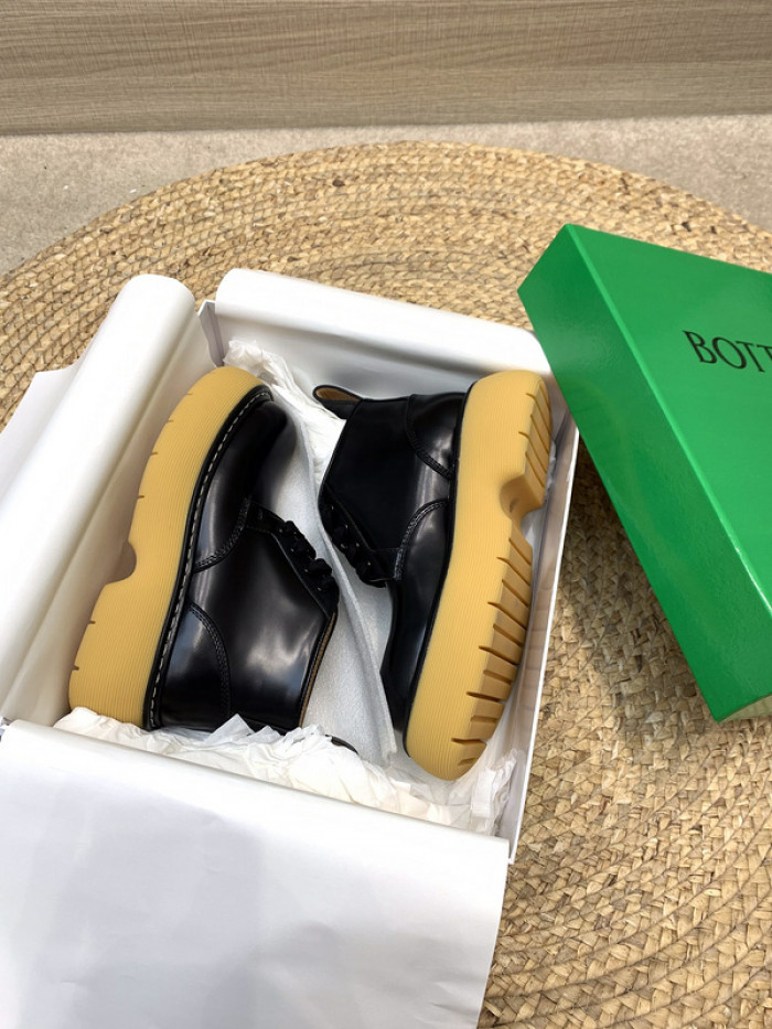 Bo*te*ga ve*ne*ta sneaker