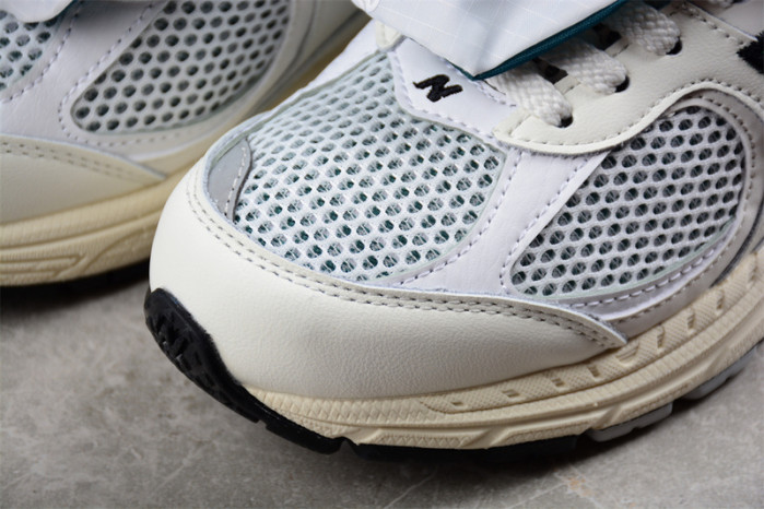 New Balance 2002R 